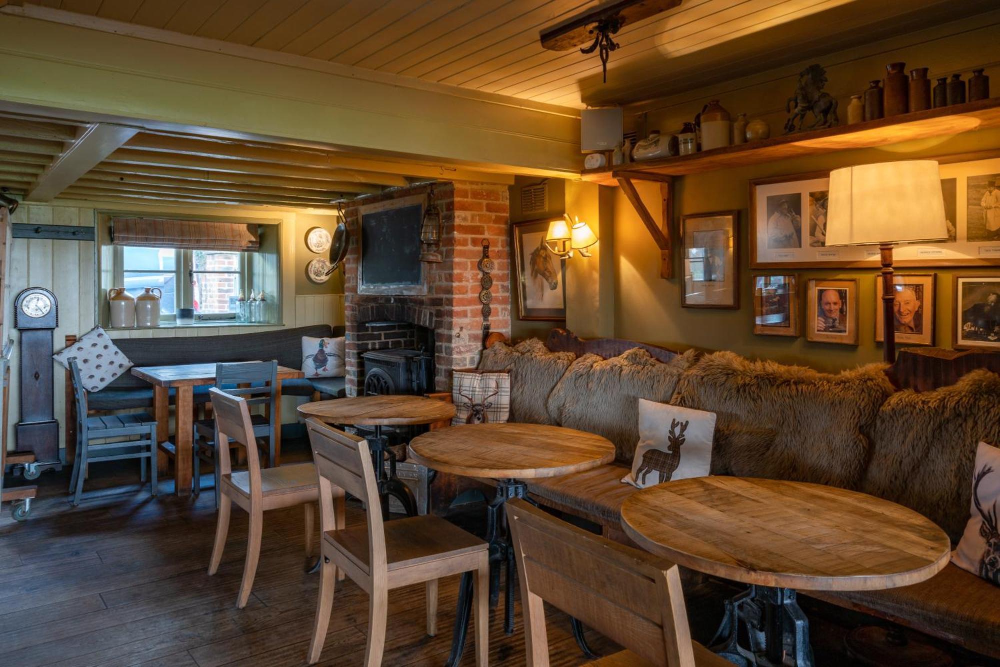 The Welldiggers Arms Petworth Exterior foto
