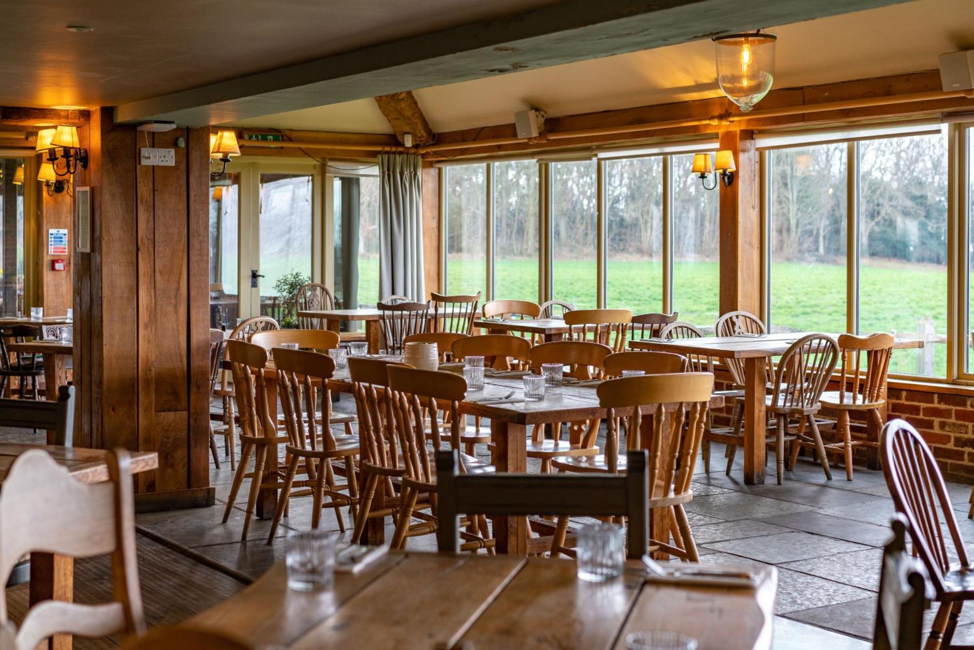 The Welldiggers Arms Petworth Exterior foto