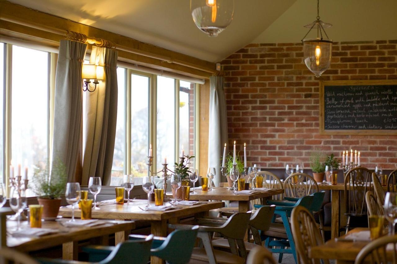 The Welldiggers Arms Petworth Exterior foto