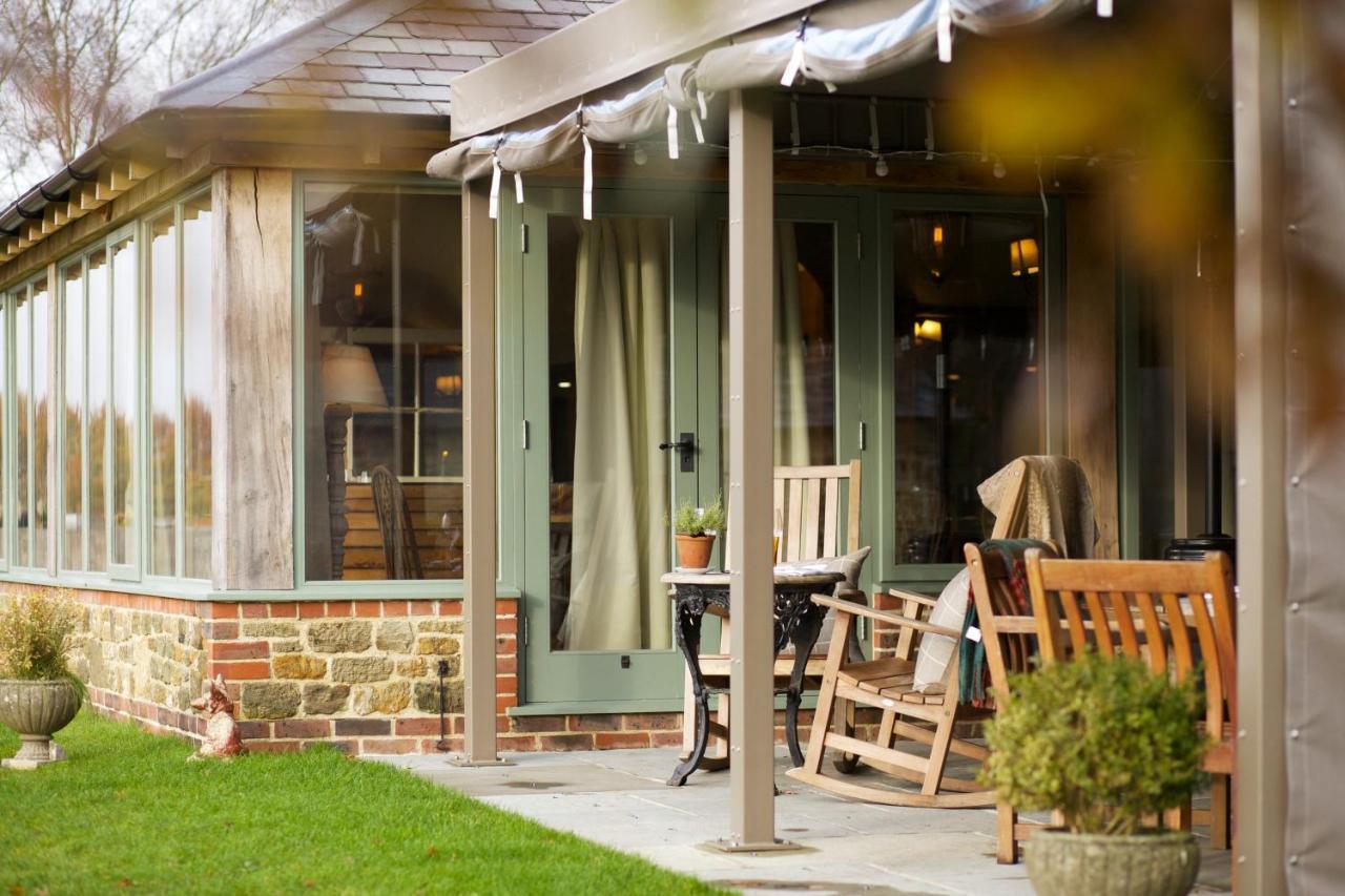The Welldiggers Arms Petworth Exterior foto