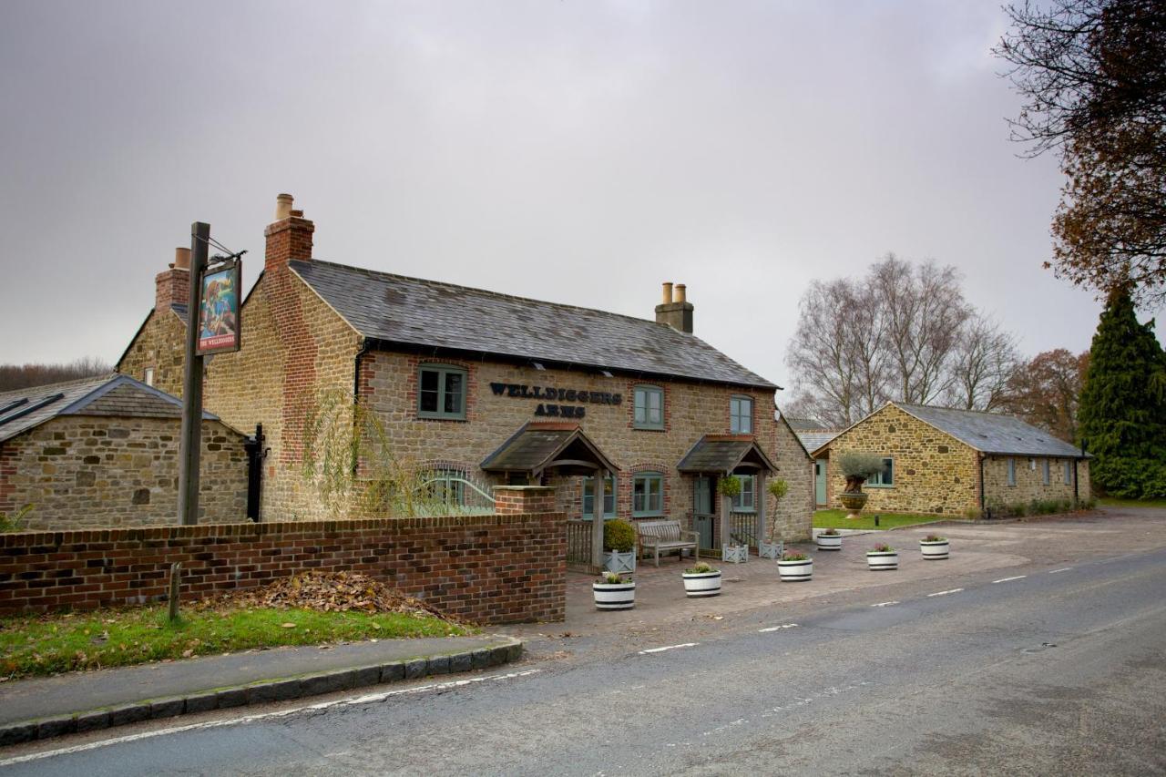 The Welldiggers Arms Petworth Exterior foto